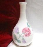 VAZA PORTELAN ENGLEZESC WEDGWOOD FINE BONE CHINA ANGLIA 13.5 CM