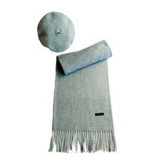 Set sal din casmir gri-deschis cu bereta asortata in stil frantuzesc, 200 x 75 cm
