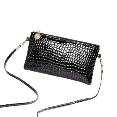 Geanta Tip Portofel cu Model Crocodil - Negru foto