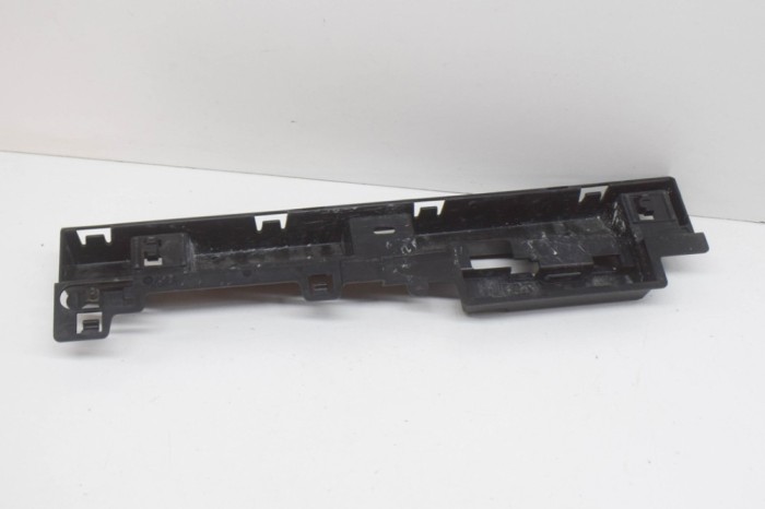 Suport prag lateral BMW 3 F30, F80 2014 OEM: 7256918 12320216