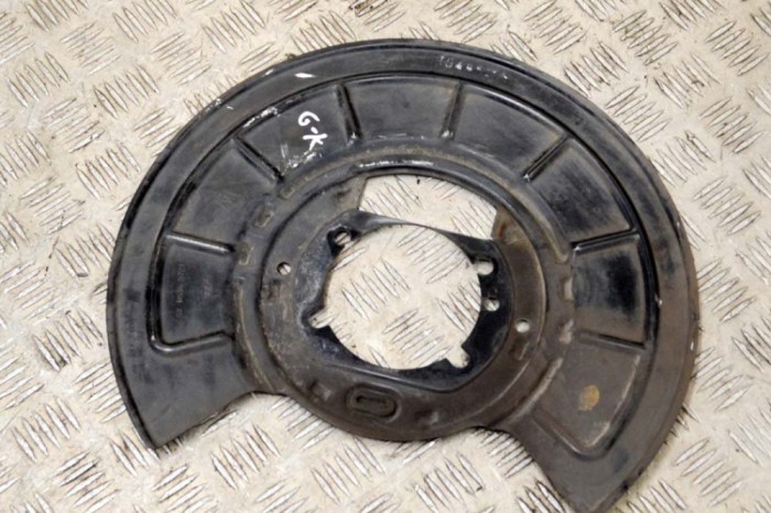 Protecție disc de fr&acirc;nă st&acirc;nga spate MASERATI GHIBLI M157 2015 OEM: SXD53657211 14895618