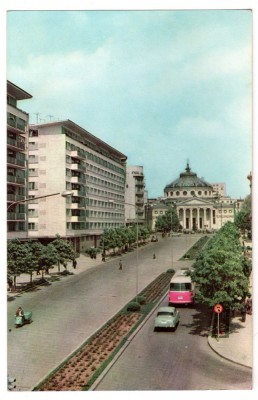 BUCURESTI VEDERE SPRE ATENEUL RPR TRICICLETA AUTOUTILITARA foto