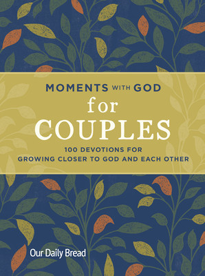 Moments with God for Couples: 100 Devotions for Growing Closer to God and Each Other foto