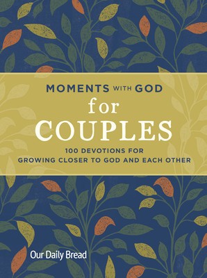 Moments with God for Couples: 100 Devotions for Growing Closer to God and Each Other foto