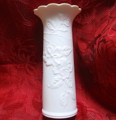 VAZA PORTELAN MAT BISCUIT KAISER DESIGN MANFRED FREY DECOR FLORI IN RELIEF 17 CM foto