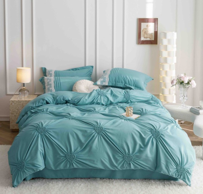 Lenjerie pat dublu cu pliuri si inimi brodate,bumbac finet,6 piese,bleu-A850