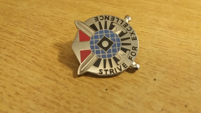 QW9 N 37 - insigna - militar - Lupta pentru excelenta