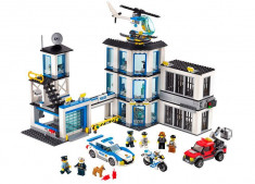 LEGO City - Sectie de politie 60141 foto