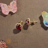 Cercei clasici placati cu aur , floare eleganta cu zirconia rosu, model cu tija