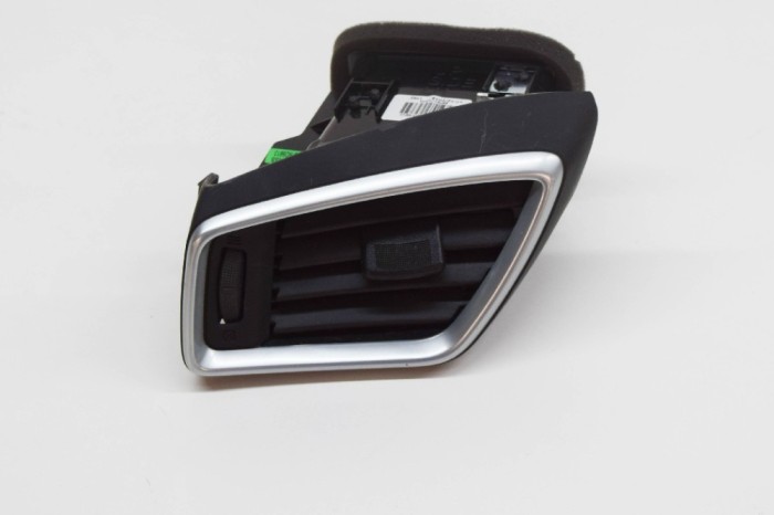 Gura de ventilație planșa de bord NISSAN QASHQAI II J11, J11_ 2019 OEM: 68761-HV50B 11442134