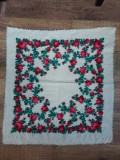 Batic, naframa de par, veche traditionala din Maramures, cu flori trandafiri, 64x60cm, de fibre naturale/lana