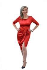 Rochie feminina, cu o crepatura pe piciorul stang, rosie foto