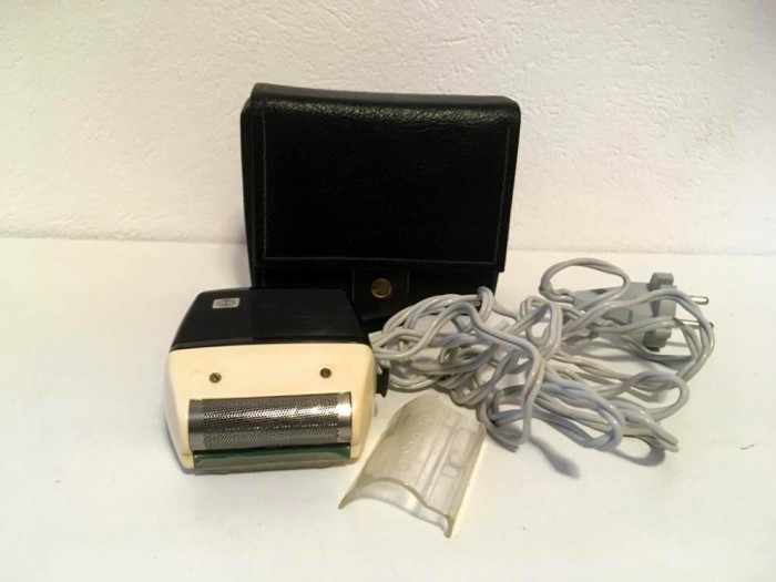 * Aparat de ras vechi, electric, functional, marca BB, in cutia originala