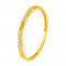 Inel din aur galben de 14K - linie de zirconii transparente &icirc;ncrucișață cu o linie lucioasă și netedă - Marime inel: 48