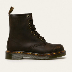 Dr. Martens bocanci de piele 1460 femei, culoarea maro, cu toc plat 11822203