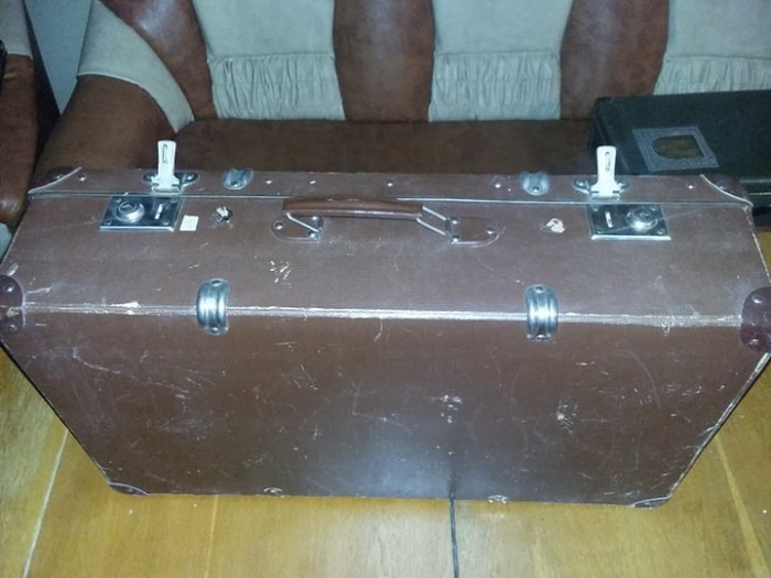geamantan tip valiza veche perioada Ceausista,valiza MARE Frumoasa,T.GRATUIT