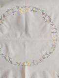Față de masă broderie model de primăvară