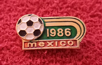 Insigna fotbal - Campionatul Mondial de Fotbal MEXICO 1986 foto