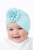Caciulita bleu tip turban cu floare aplicata in fata (Marime Disponibila: 6-9