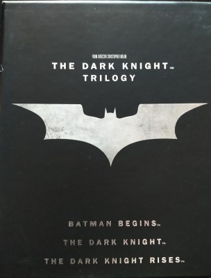 The DARK KNIGHT Trilogy (5 x BluRay, 1 Book) foto