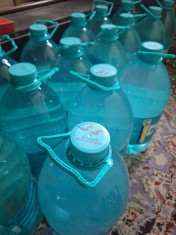 Vand tuica de prune foto