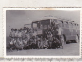 Bnk foto Excursionisti langa autocar TV 2, Alb-Negru, Romania de la 1950, Transporturi