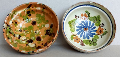 2 castroane mici romanesti, ceramica pictata, olarit traditional cca 1965 foto