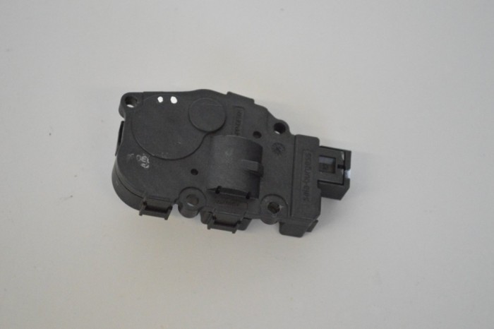 Motoras clapetă aeroterma PORSCHE CAYENNE 92A 2014 OEM: 16450178 25971448