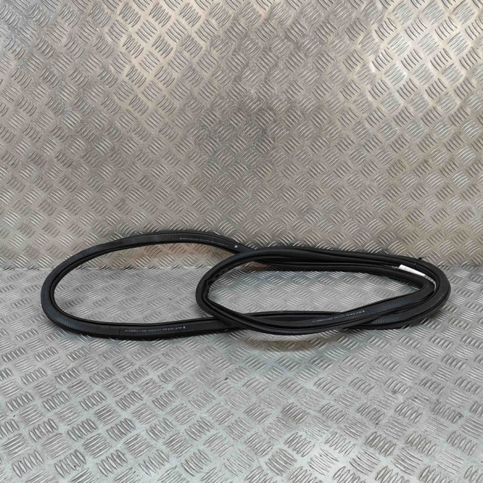 Garnitura ușă dreapta spate SKODA SUPERB III 3V3 2016 OEM: 3V5867368B