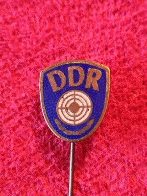 Insigna sport-Tir- Federatia de Tir din DDR foto