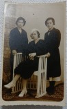 Fotografie tip Carte postala, Trei femei, perioada interbelica