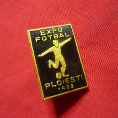 Insigna Expo-Fotbal Ploiesti 1992 , metal si email , h=2,1cm