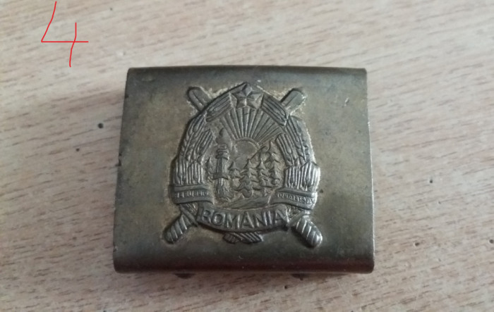 QW14 - Pafta militara - comunism - auriu - piesa de colectie
