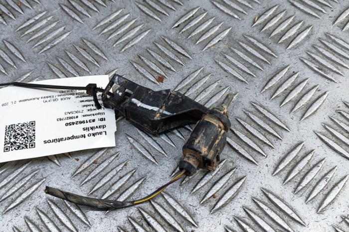 Senzor de temperatură exterioară AUDI Q5 FY 2024 OEM: 8Z0820535A | 31962450