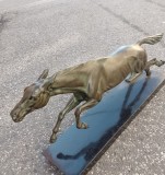 Superbă sculptura de dimensiuni mari,cal din bronz pe soclu din marmură neagră