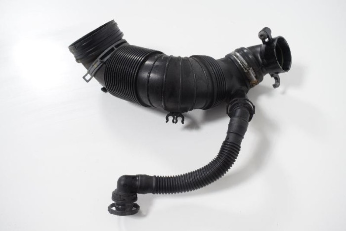 Furtun VW PASSAT Variant B7 365 2013 OEM: 3C0129654 3203735