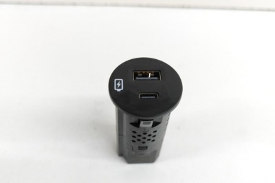 USB FORD USA Mustang Mach-E 2023 OEM: MU5T-19J211-GA | 24541944 foto
