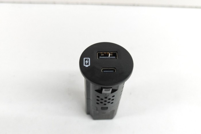 USB FORD USA Mustang Mach-E 2023 OEM: MU5T-19J211-GA | 24541944