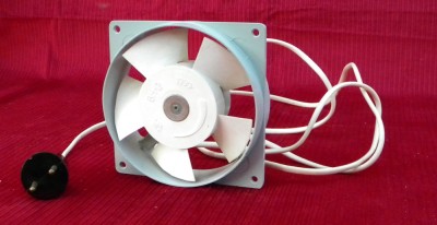 Ventilator metalic rusesc de aerisire 1990, nefolosit, functional foto