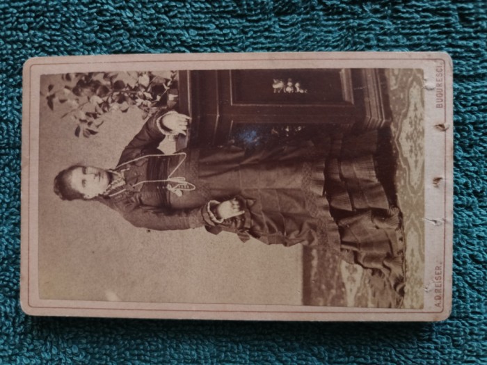 FOTOGRAFIE DE EPOCA anul 1873 , atelier A.D. REISER -Bucuresci -Calea Mogosoie no 23 ,alaturea cu Ospelul Otetelesanu .Distinsa Doamna