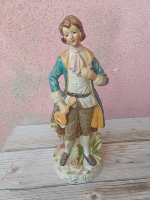 2/Bibelouri ,porțelan pictat.H=27cm.