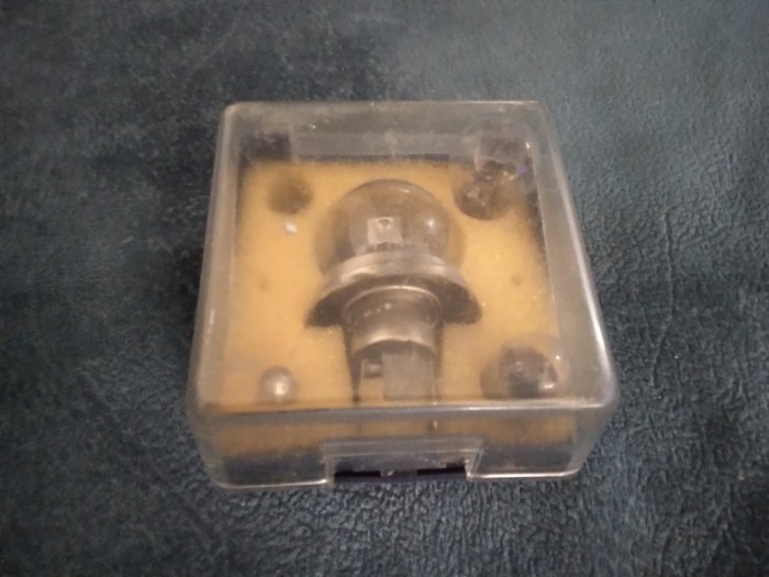 CUTIE BECURI LAMPA DE FAZA LUNGA PERIOADA COMUNISTA DACIA 1300 1310 ETC