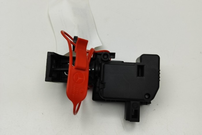 &Icirc;ncuietoare capac rezervor MERCEDES-BENZ CLS C218 2012 OEM: A2048200072 28977081