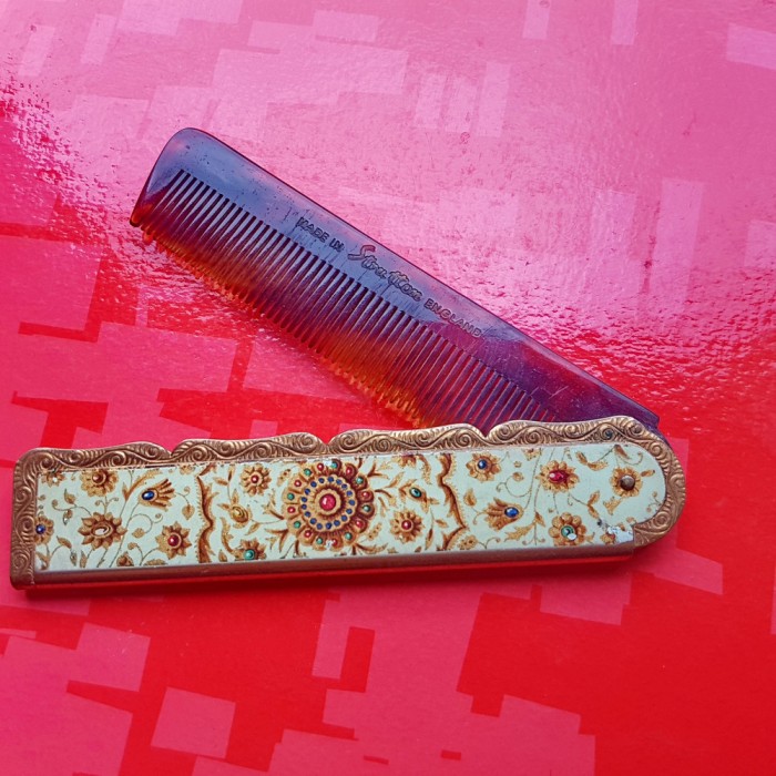 G347-Raritate-Piaptan vechi STRATTON ANGLIA in stativ alama gravata aurita emailata cu design si culori deosebite stare foarte buna.