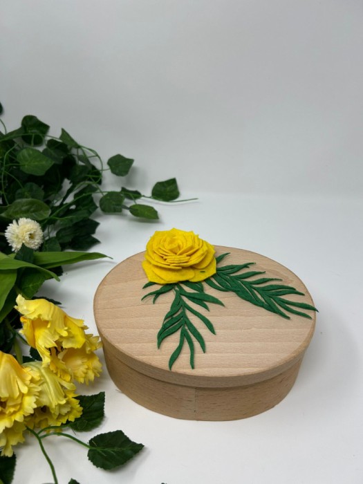 Cutie de bijuterii fina si eleganta cu flori fetru
