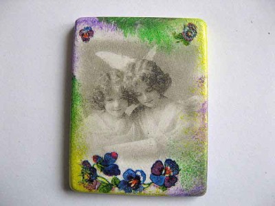 Magnet imagine copii alb negru si elemente florale colorate, magnet ipsos frigider 24384 foto