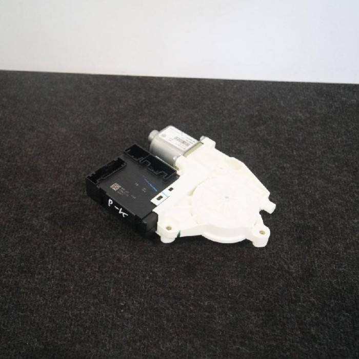 Motor macara geam ușă st&acirc;nga față VW JETTA MK6 162, 163 2016 OEM: 3C0959793B0130822229 2419813