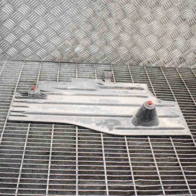 Scut motor dreapta spate FORD FOCUS III 2013 OEM: AV61-R11778-AF foto