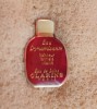 QW9 N5 57 - insigna - tematica reclama - parfum Clarins Paris, Europa