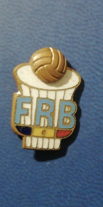 QW9 N2 95 - insigna - sport - comunism - Federatia romana de baschet